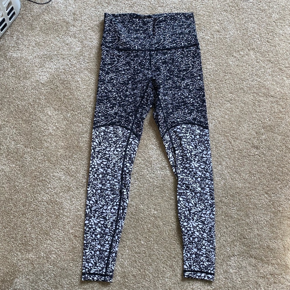 Lululemon Wunder Under Tight 28”/ Fun pattern, 10